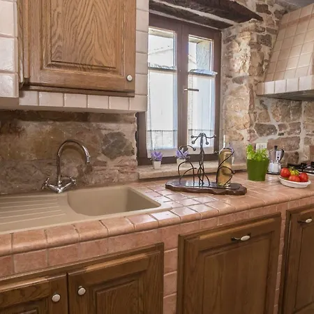 Nona Nina Apartman *