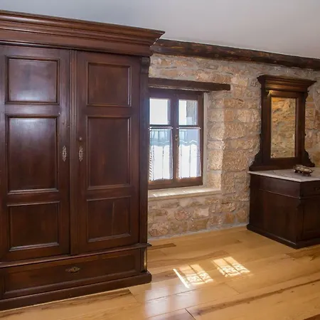 Nona Nina Apartman *